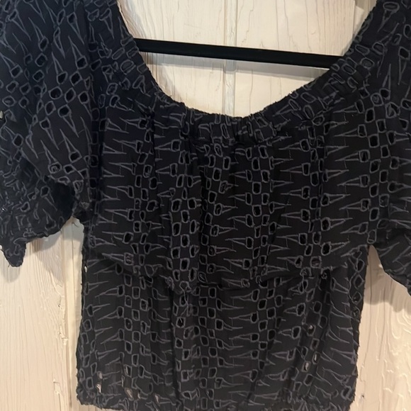 Free PEOPLE Off The Shoulder Croo Eyelet Top Double layer at neckline size small - Picture 2 of 8